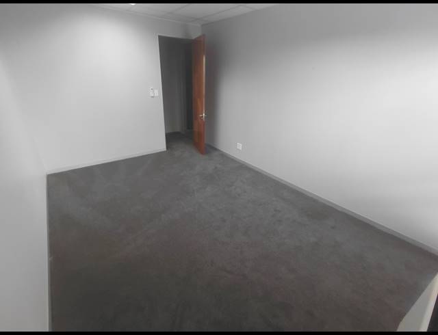 4,789M² OFFICE FOR SALE IN BRYANSTON